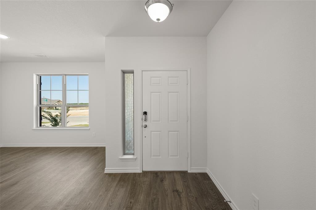 1913 Seminole Drive Property Photo 5