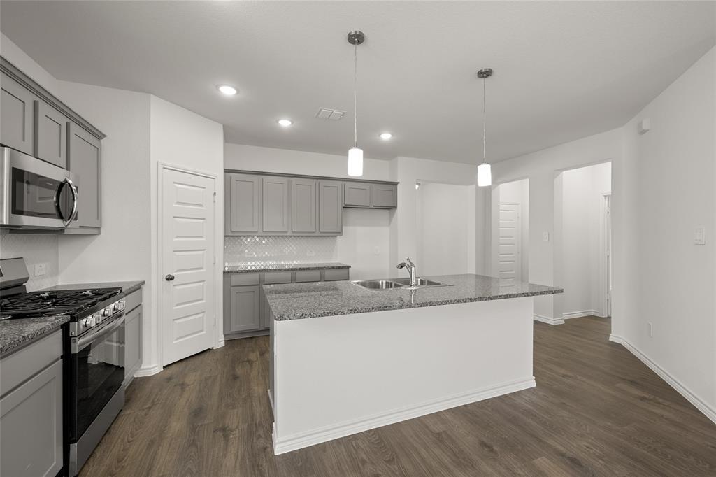 1913 Seminole Drive Property Photo 9