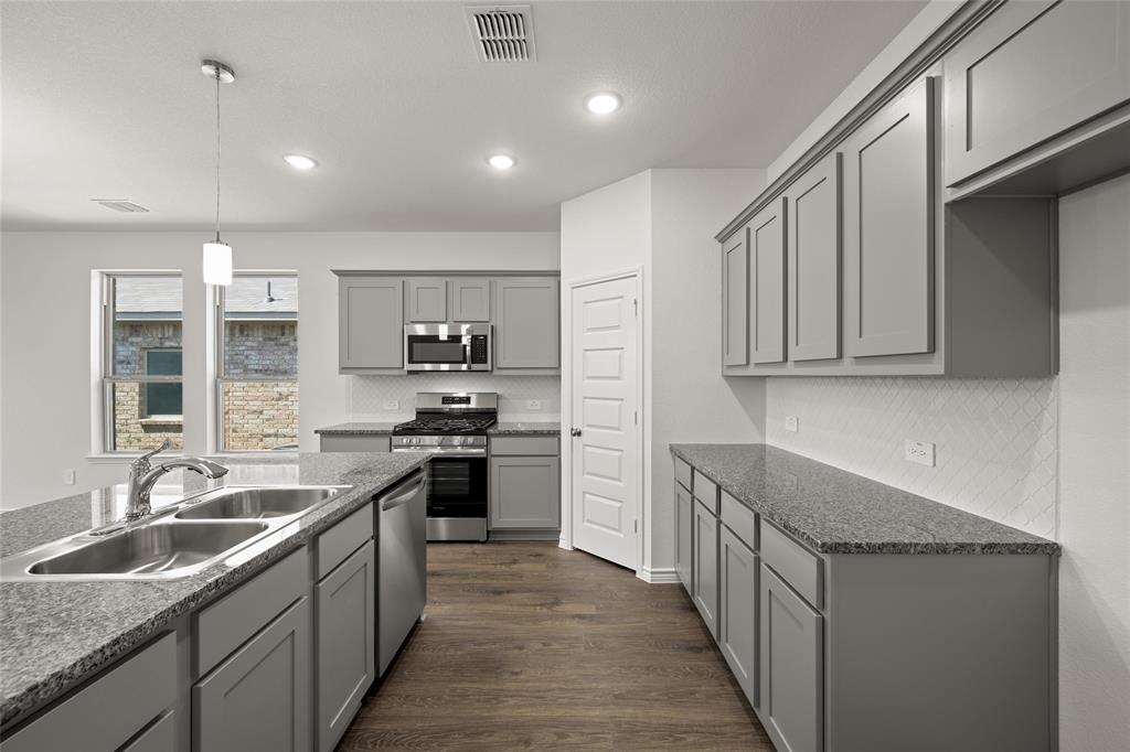 1913 Seminole Drive Property Photo 10