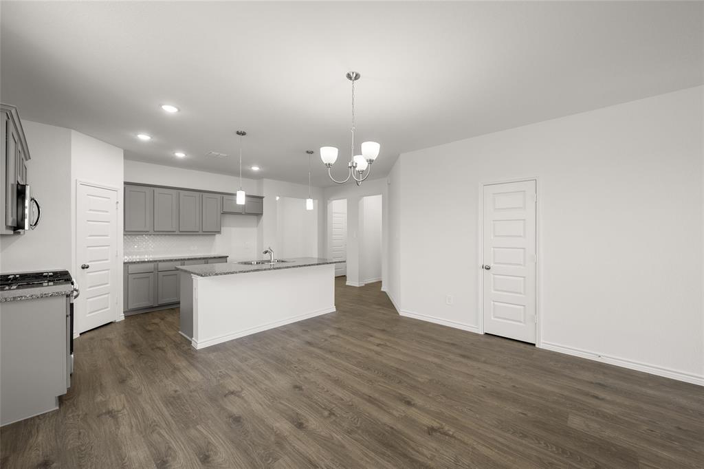1913 Seminole Drive Property Photo 11