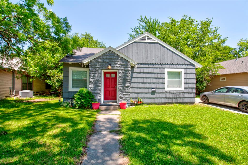 1319 E Garnett Property Photo 1