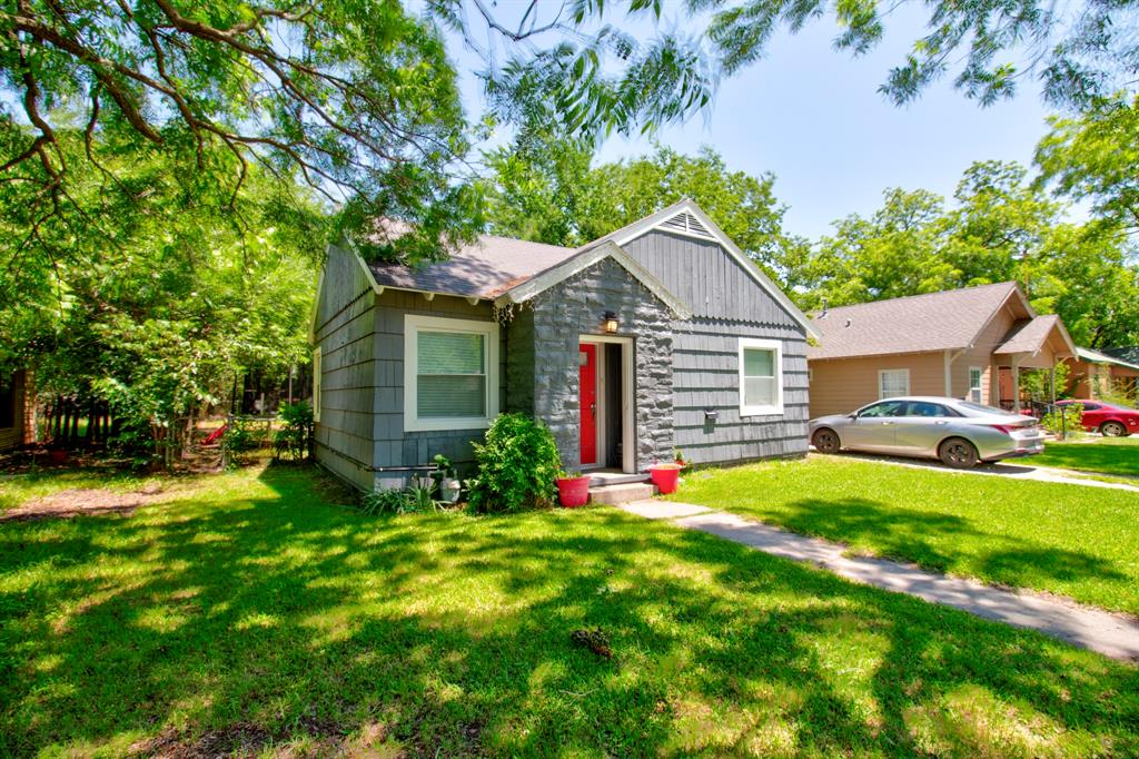 1319 E Garnett Property Photo 2