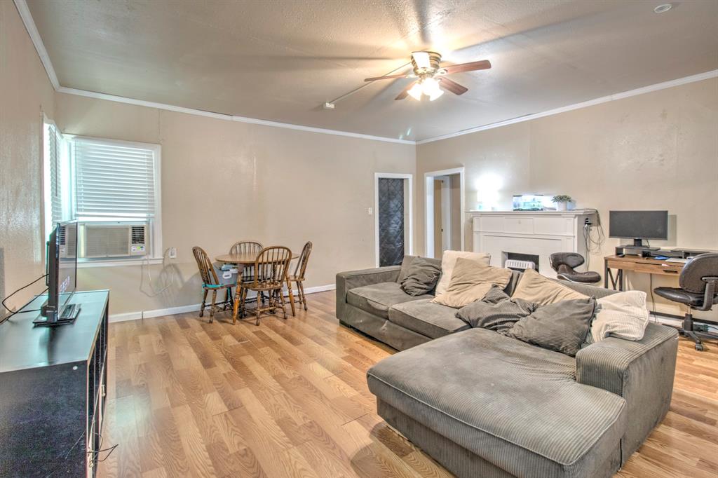 1319 E Garnett Property Photo 5