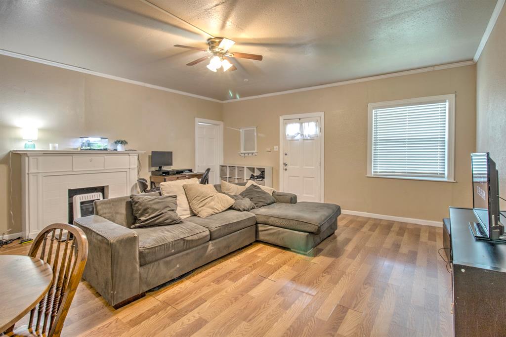 1319 E Garnett Property Photo 6