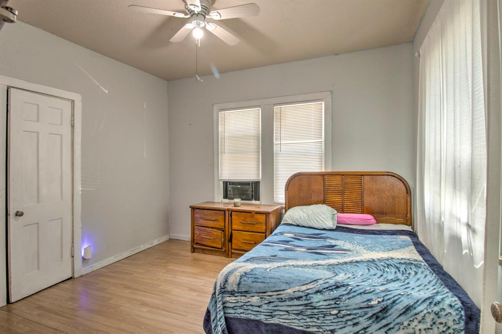 1319 E Garnett Property Photo 8