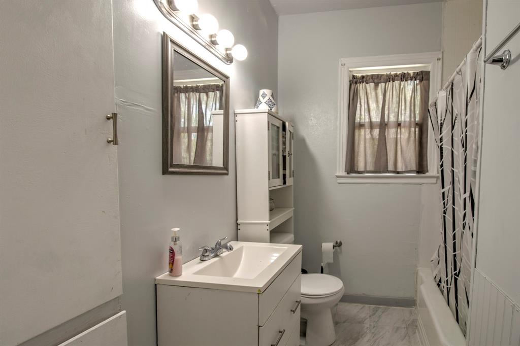 1319 E Garnett Property Photo 10