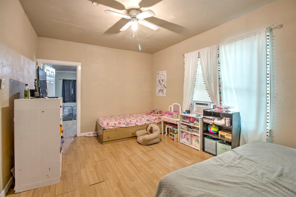 1319 E Garnett Property Photo 11