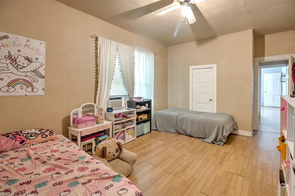 1319 E Garnett Property Photo 12