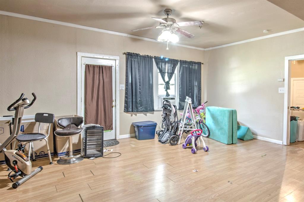 1319 E Garnett Property Photo 13