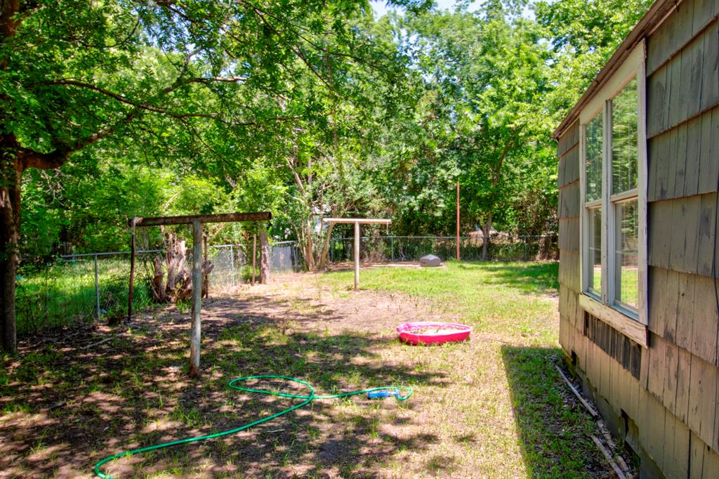 1319 E Garnett Property Photo 22