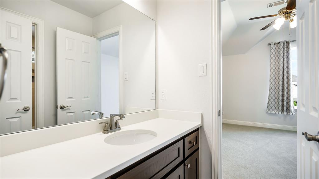 4301 Rainwater Creek Way Property Photo 32