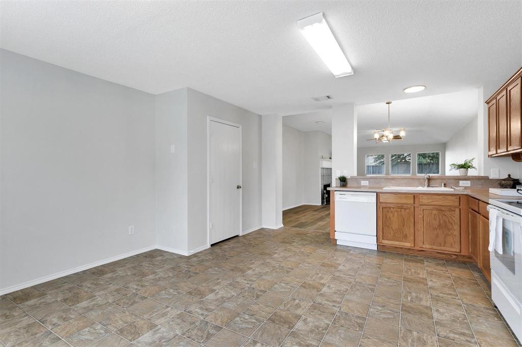 2424 Collier Drive Property Photo 4
