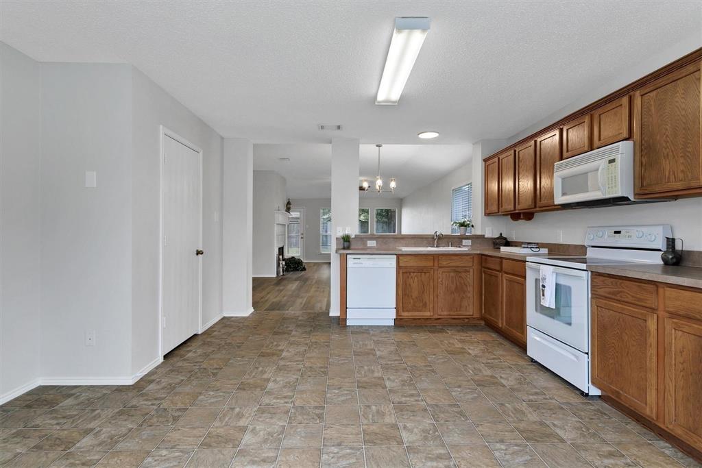 2424 Collier Drive Property Photo 5