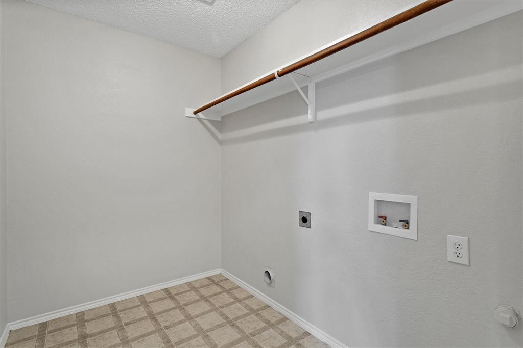 2424 Collier Drive Property Photo 10