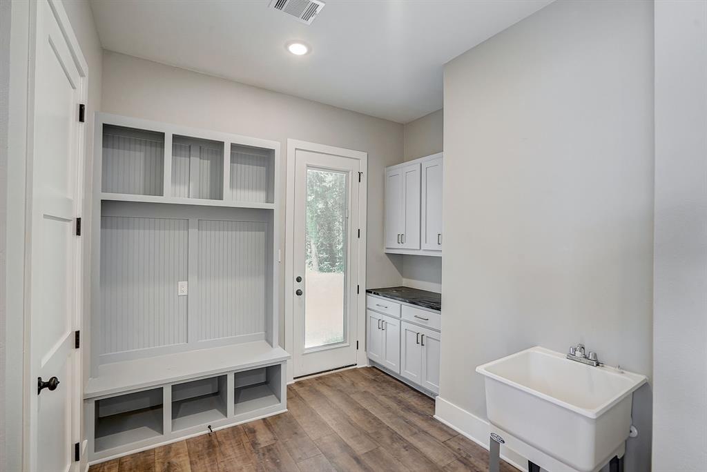 4031 Waters Edge Drive Property Photo 17
