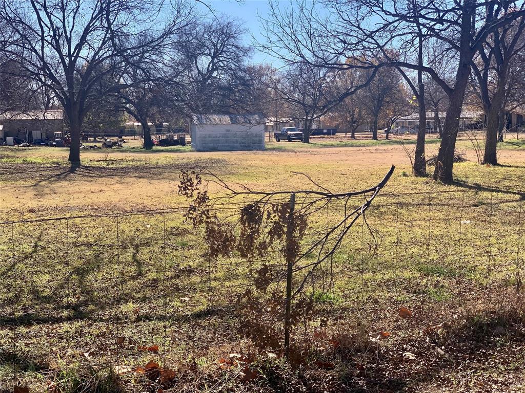 407 W Pecan Street Property Photo 5