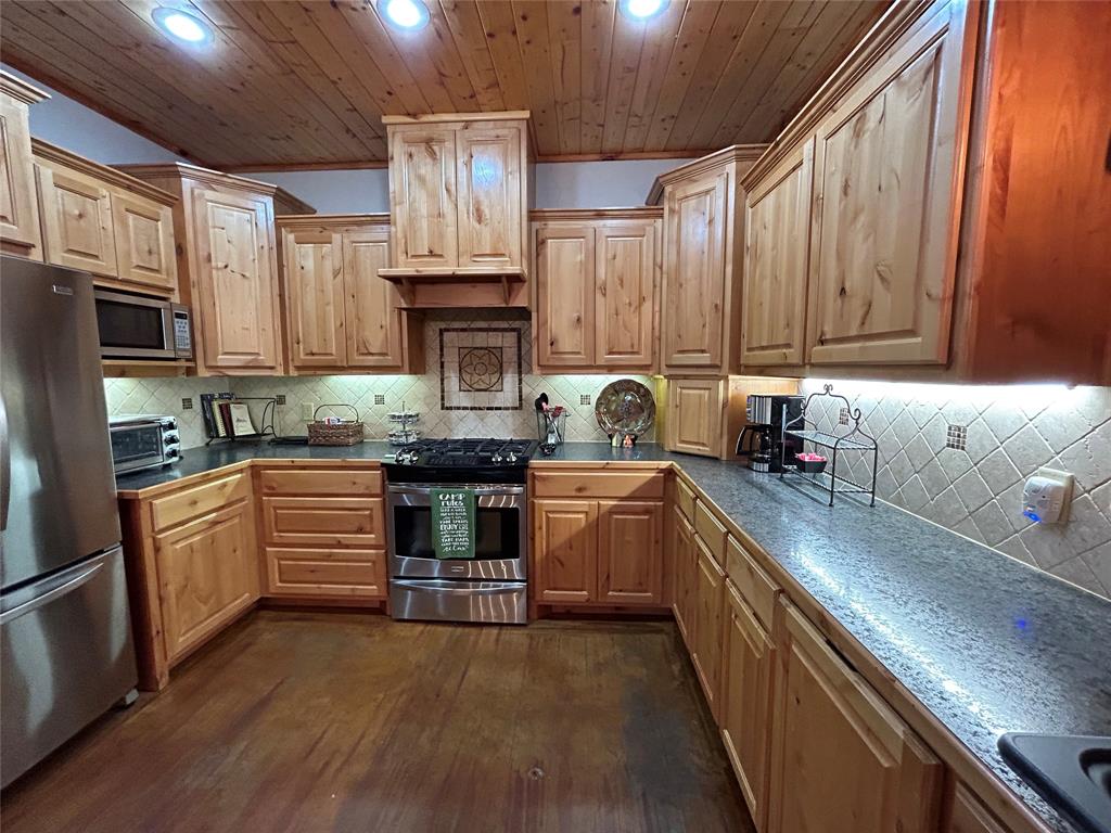 300 County Road 1170 Property Photo 14