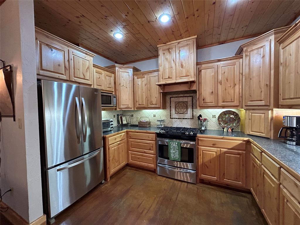 300 County Road 1170 Property Photo 15