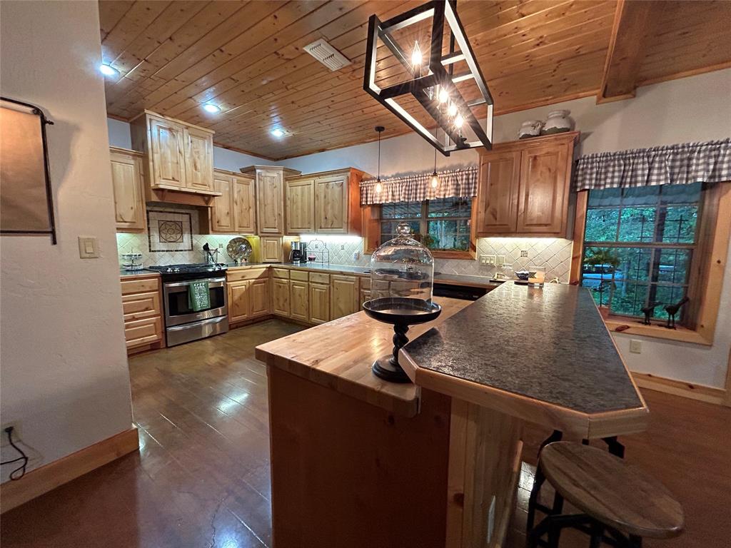 300 County Road 1170 Property Photo 16