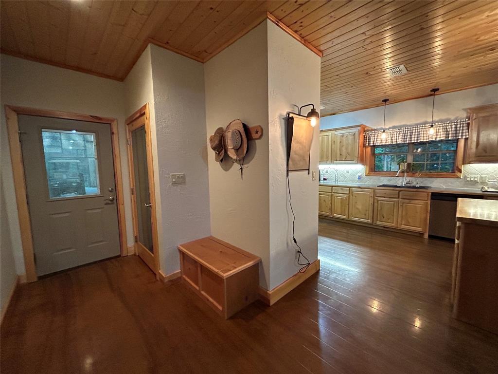 300 County Road 1170 Property Photo 17