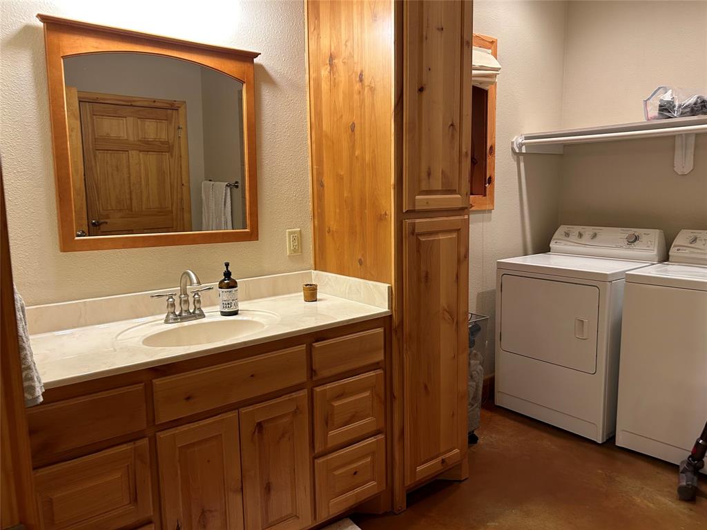 300 County Road 1170 Property Photo 19