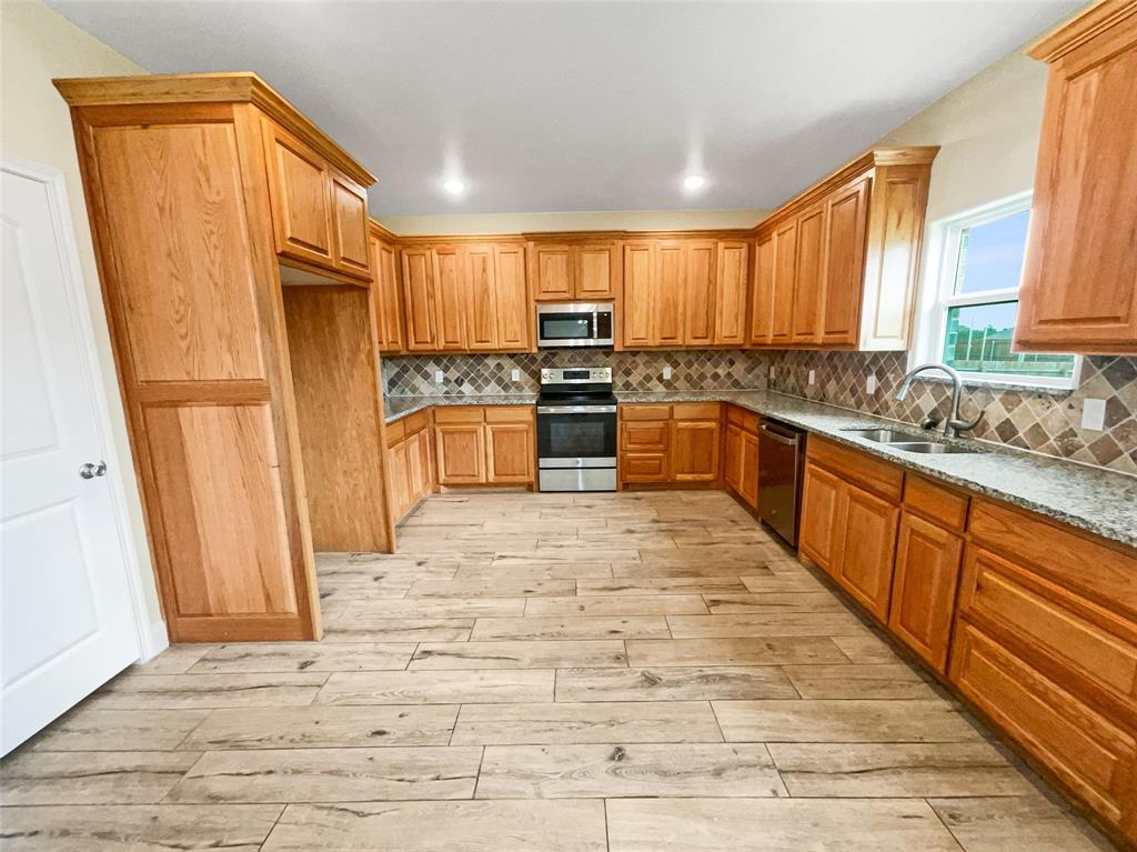 5565 Justine Place Property Photo 2
