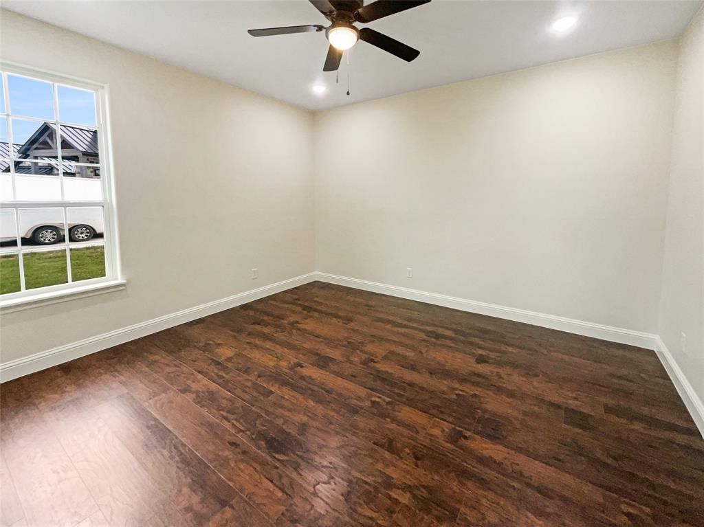 5565 Justine Place Property Photo 4