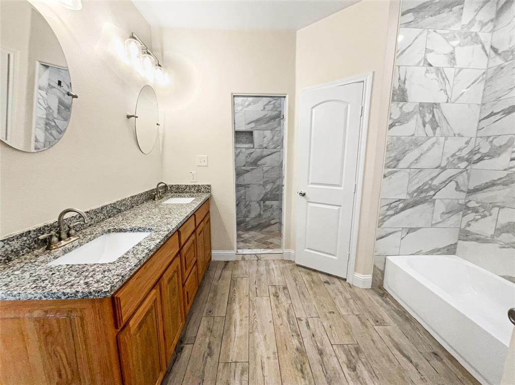 5565 Justine Place Property Photo 5