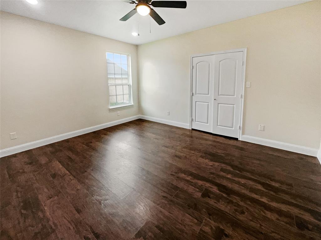 5565 Justine Place Property Photo 9