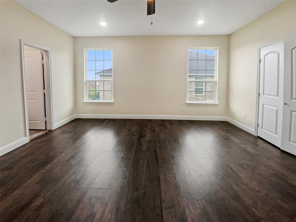 5565 Justine Place Property Photo 11
