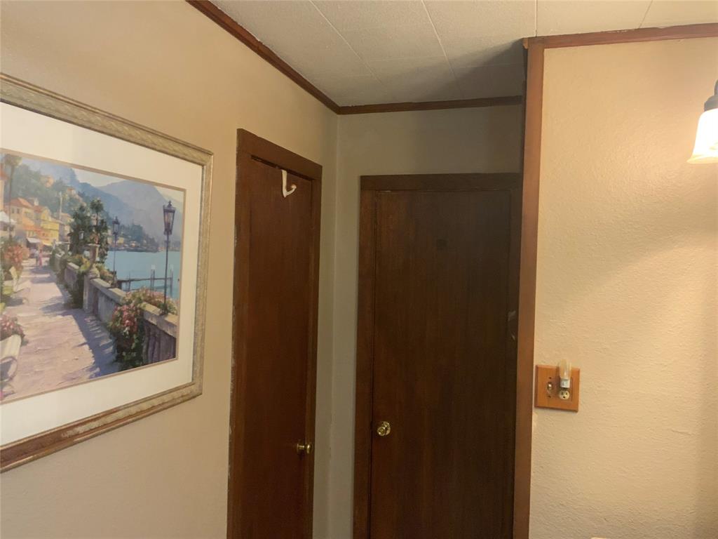 711 S Avenue C Property Photo 14