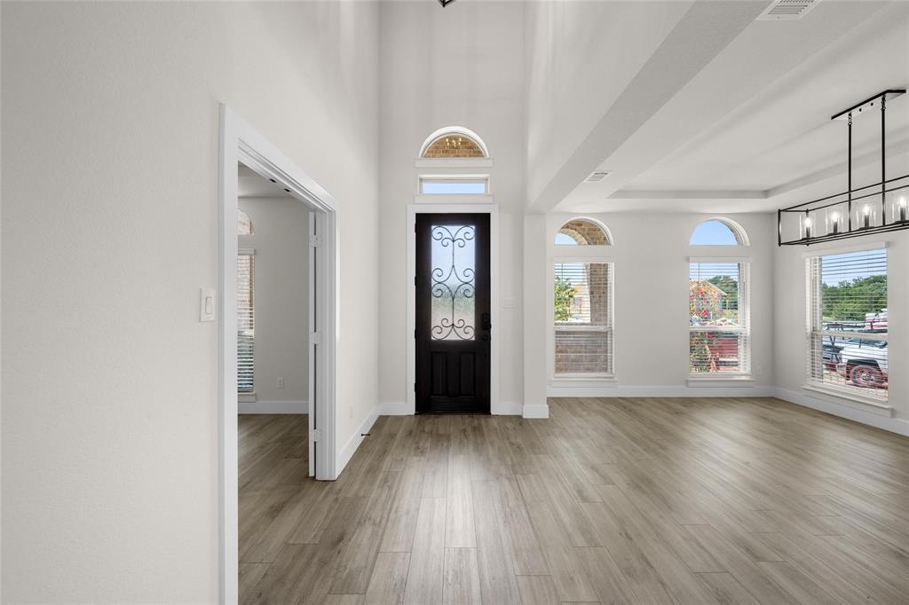 1818 River Hills Court Property Photo 3