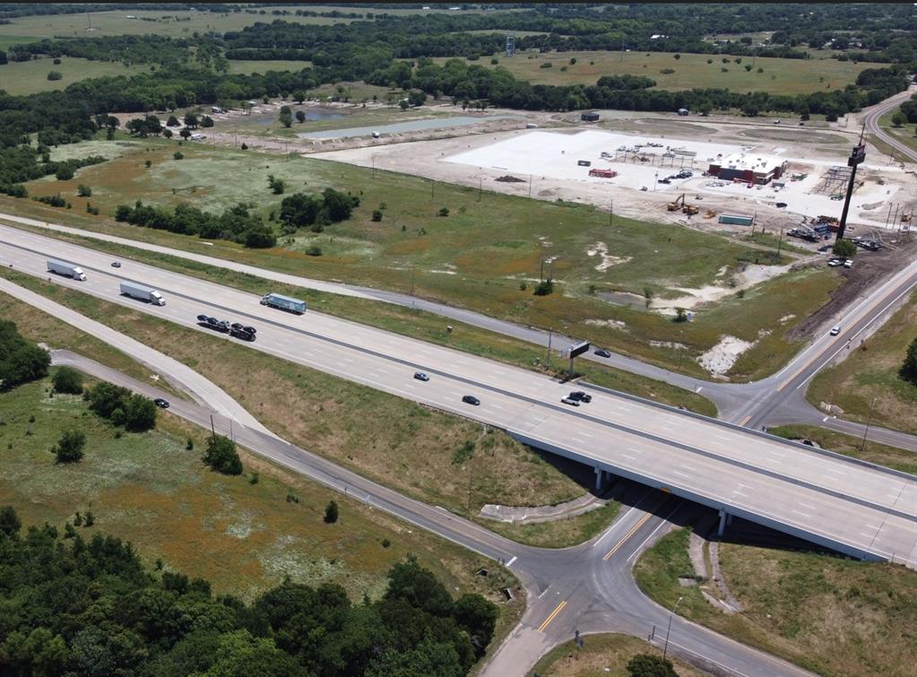 566 I-35e Property Photo 2