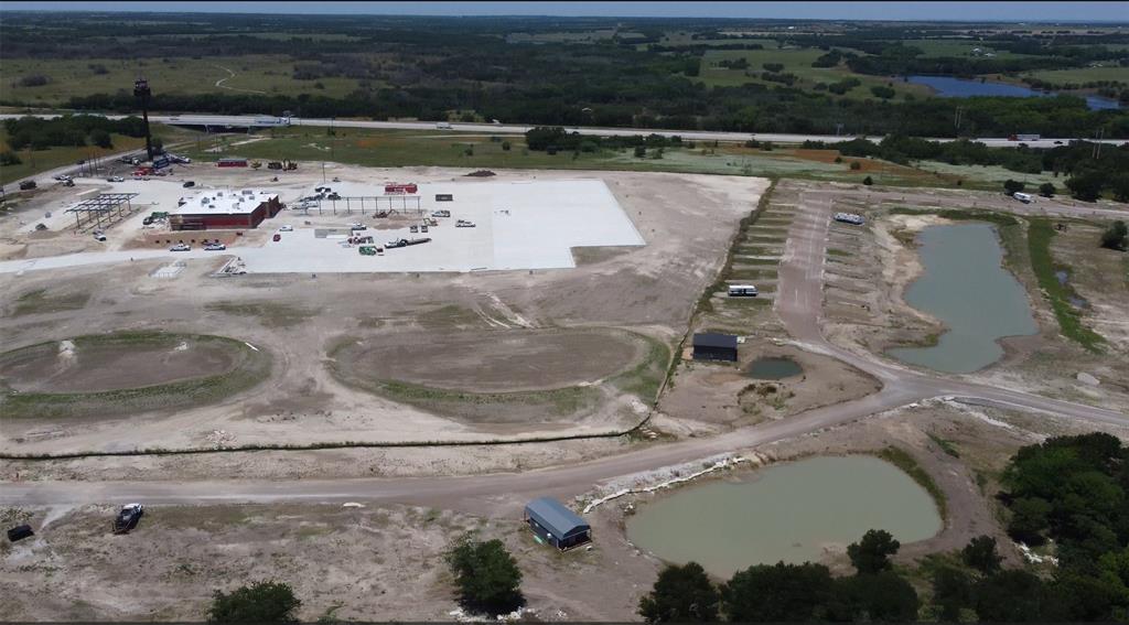 566 I-35e Property Photo 5