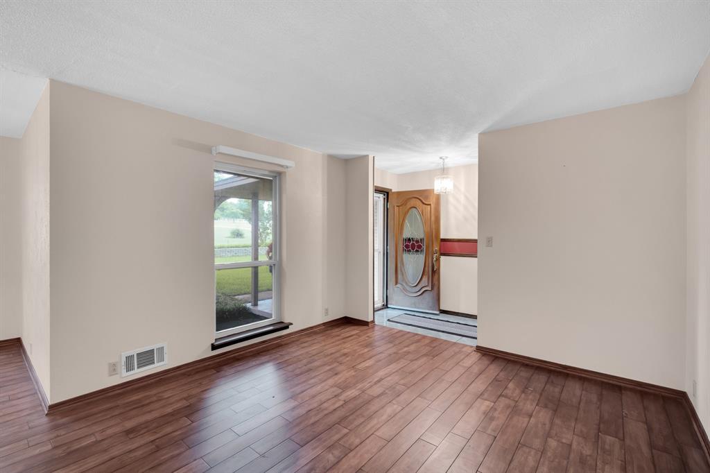 1306 Lariat Circle Property Photo 8