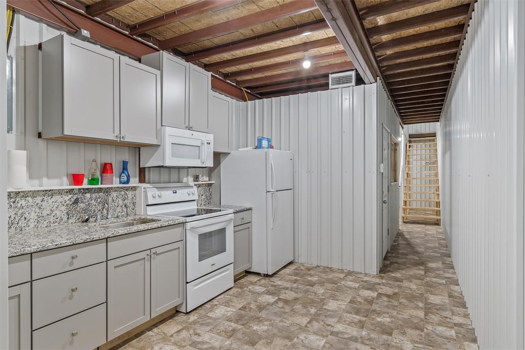 20891 Texas Highway 11 Property Photo 21