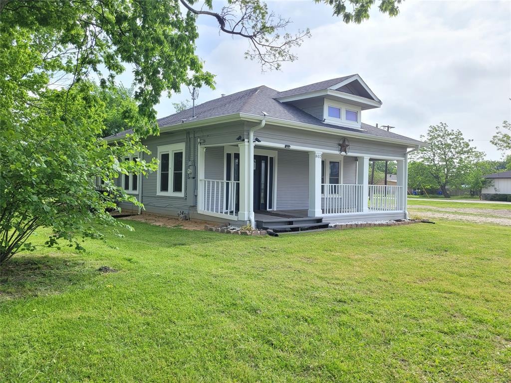 802 E Broad Street Property Photo 6