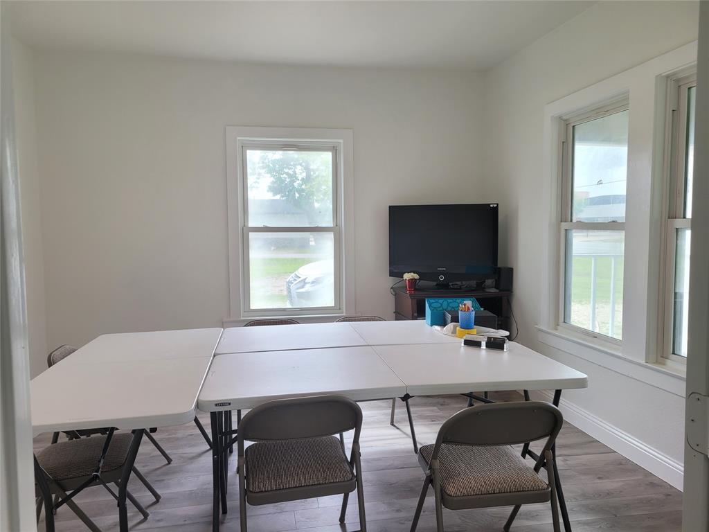 802 E Broad Street Property Photo 13