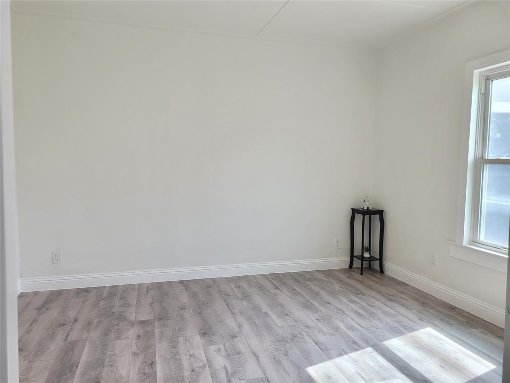802 E Broad Street Property Photo 14