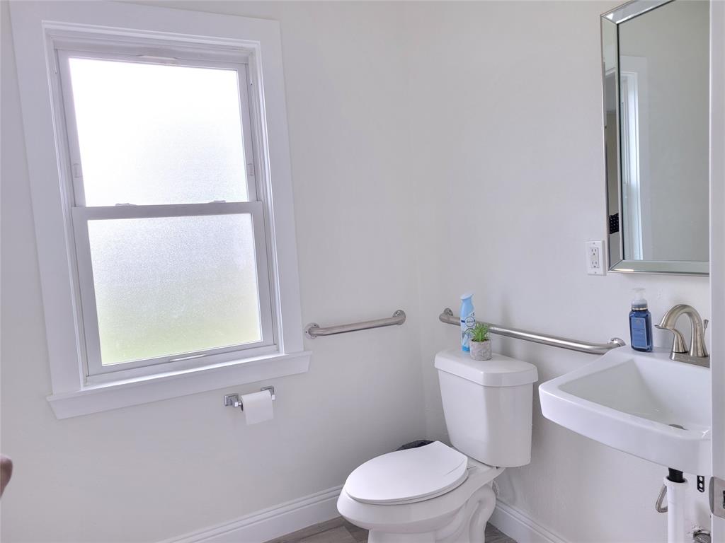 802 E Broad Street Property Photo 15
