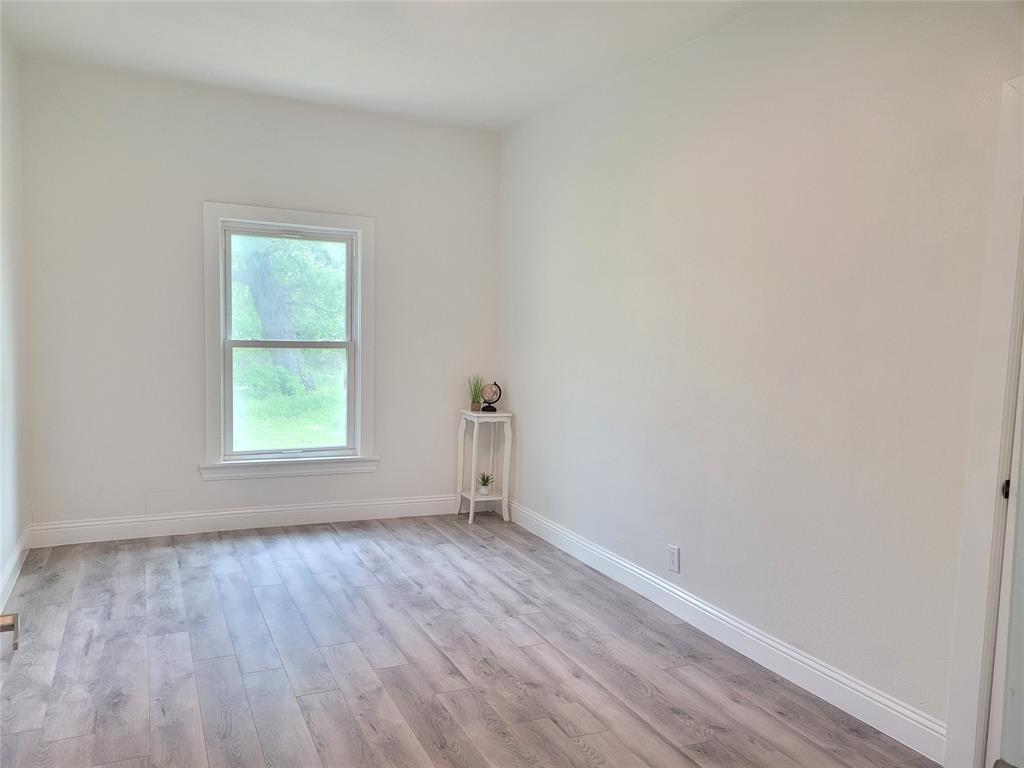 802 E Broad Street Property Photo 16