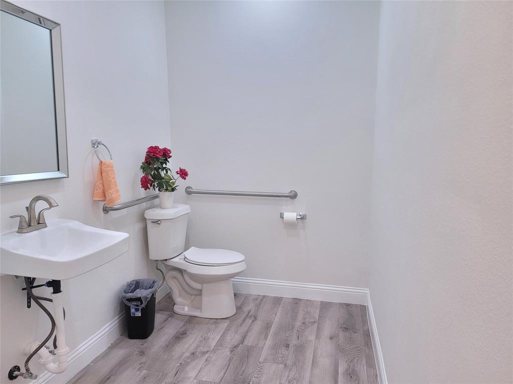 802 E Broad Street Property Photo 18