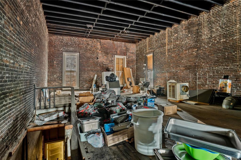 318 N Main Street Property Photo 22