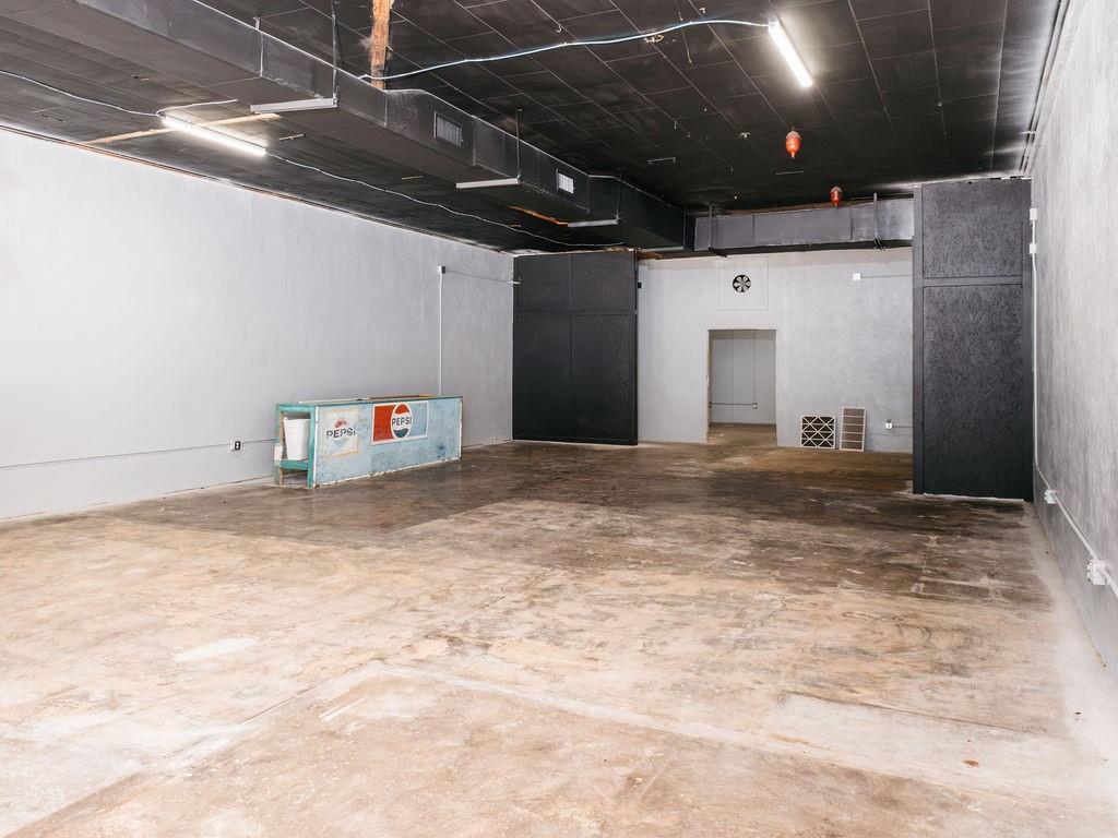 114 W Ikard Street Property Photo 3