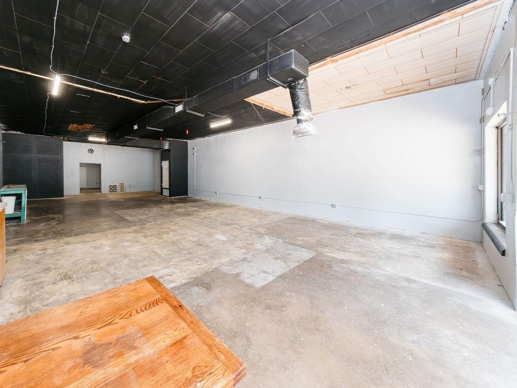 114 W Ikard Street Property Photo 5