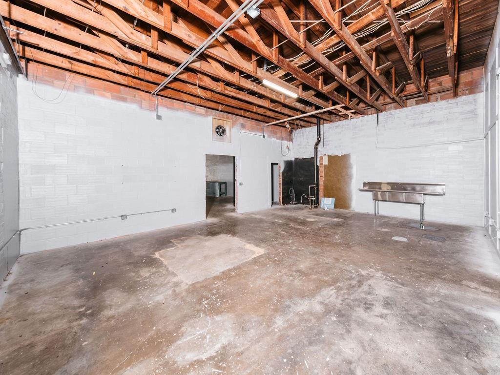 114 W Ikard Street Property Photo 6