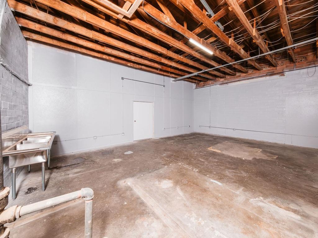 114 W Ikard Street Property Photo 7