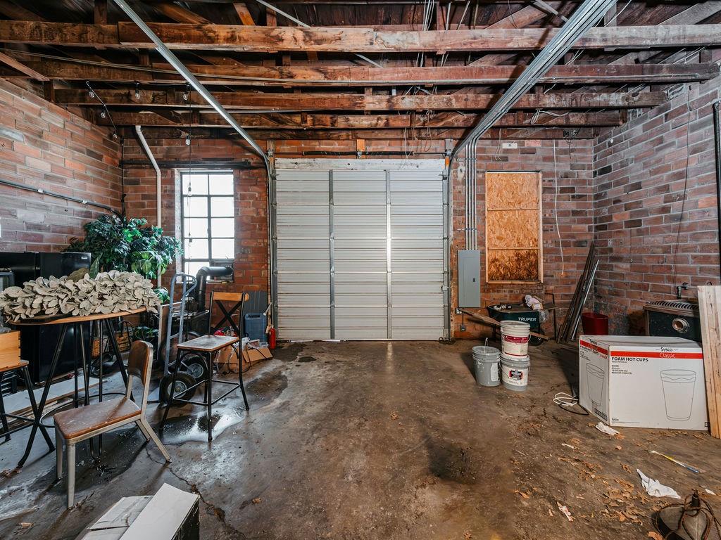 114 W Ikard Street Property Photo 9