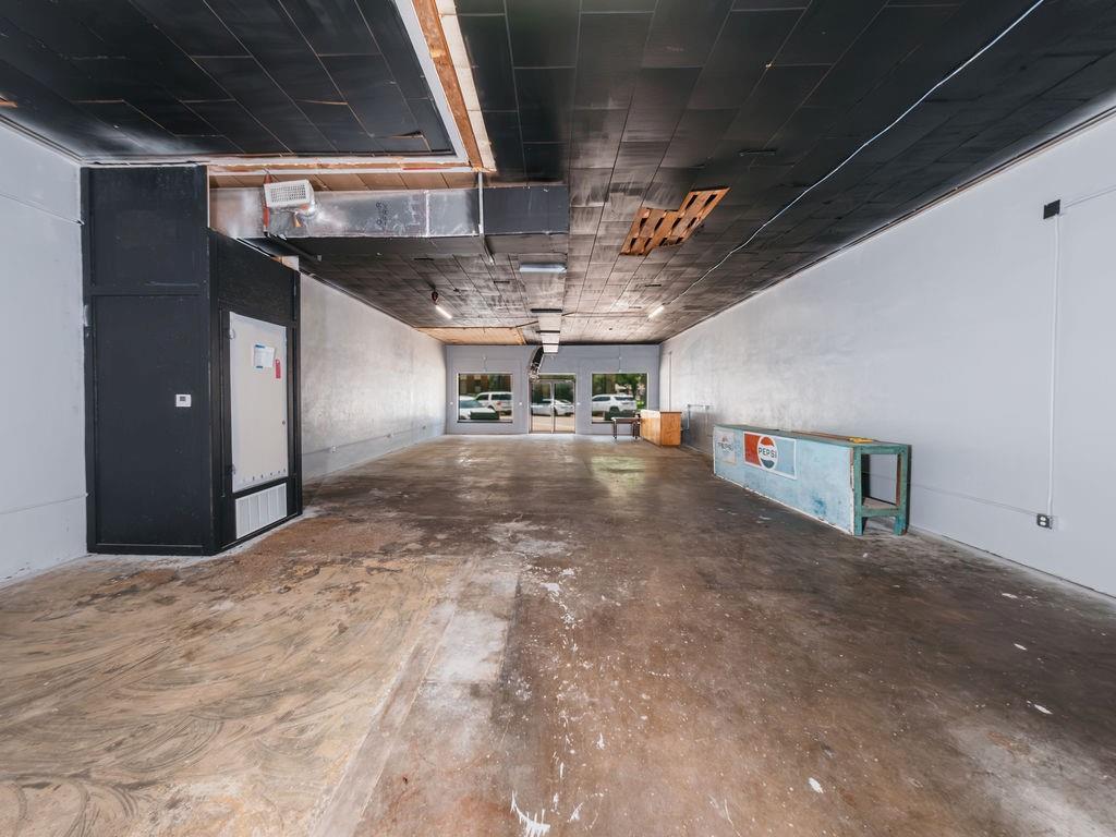 114 W Ikard Street Property Photo 10