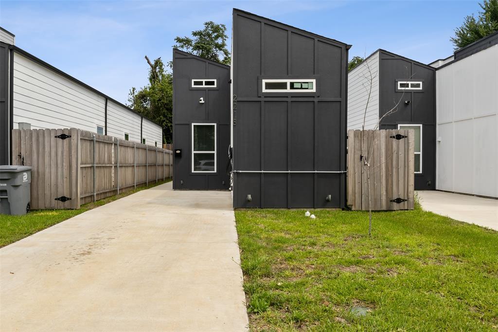 2218 Dyson Street Property Photo 1